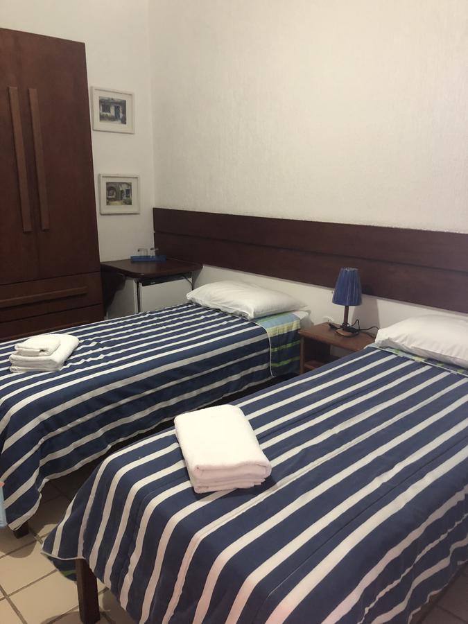 Quarto com 2 Camas de Solteiro