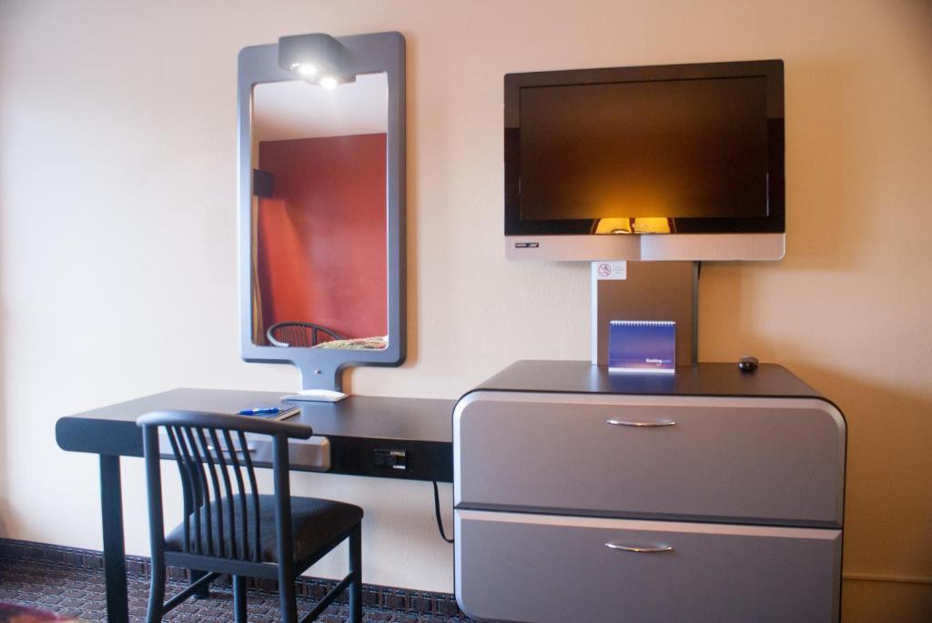 King Room - Disability Access - Non-Smoking