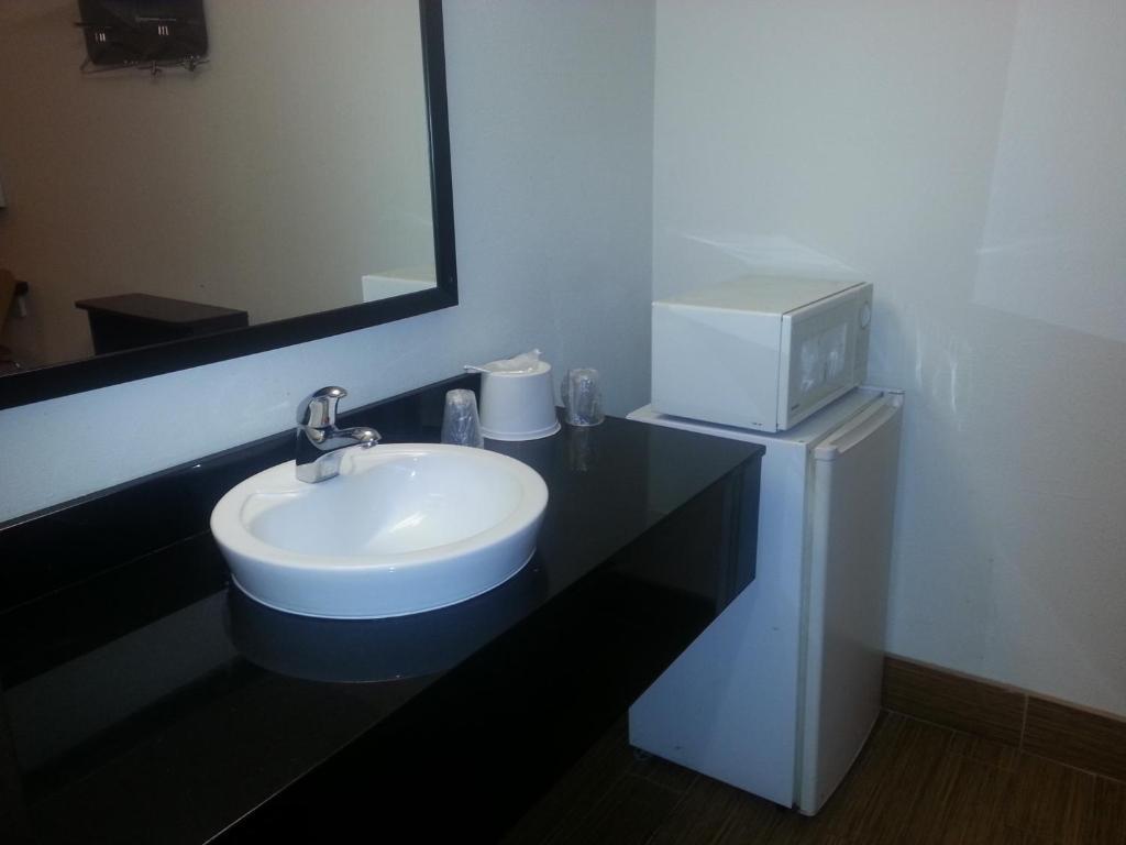 Deluxe King Room - Non-Smoking