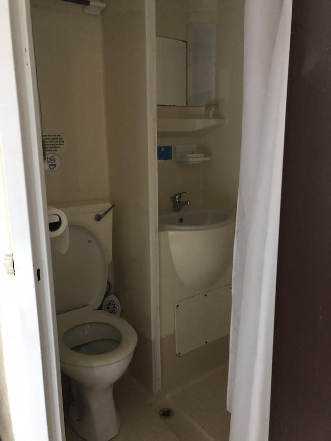 Deluxe Double Room Shower