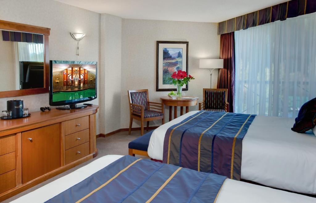 Queen Room Two Queen Beds Mountain View,325905487:JPEG