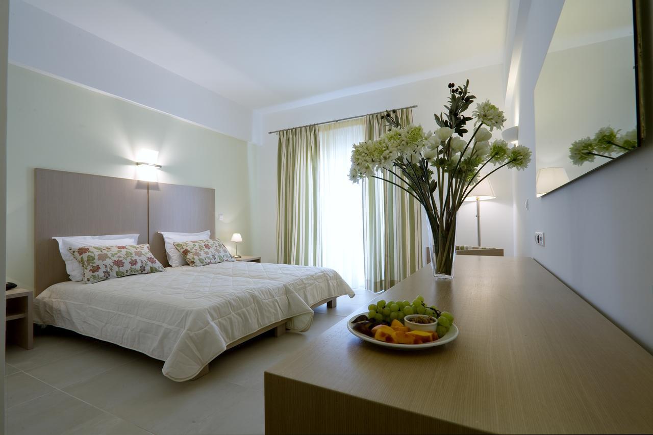 Double or Twin Room with Sea View