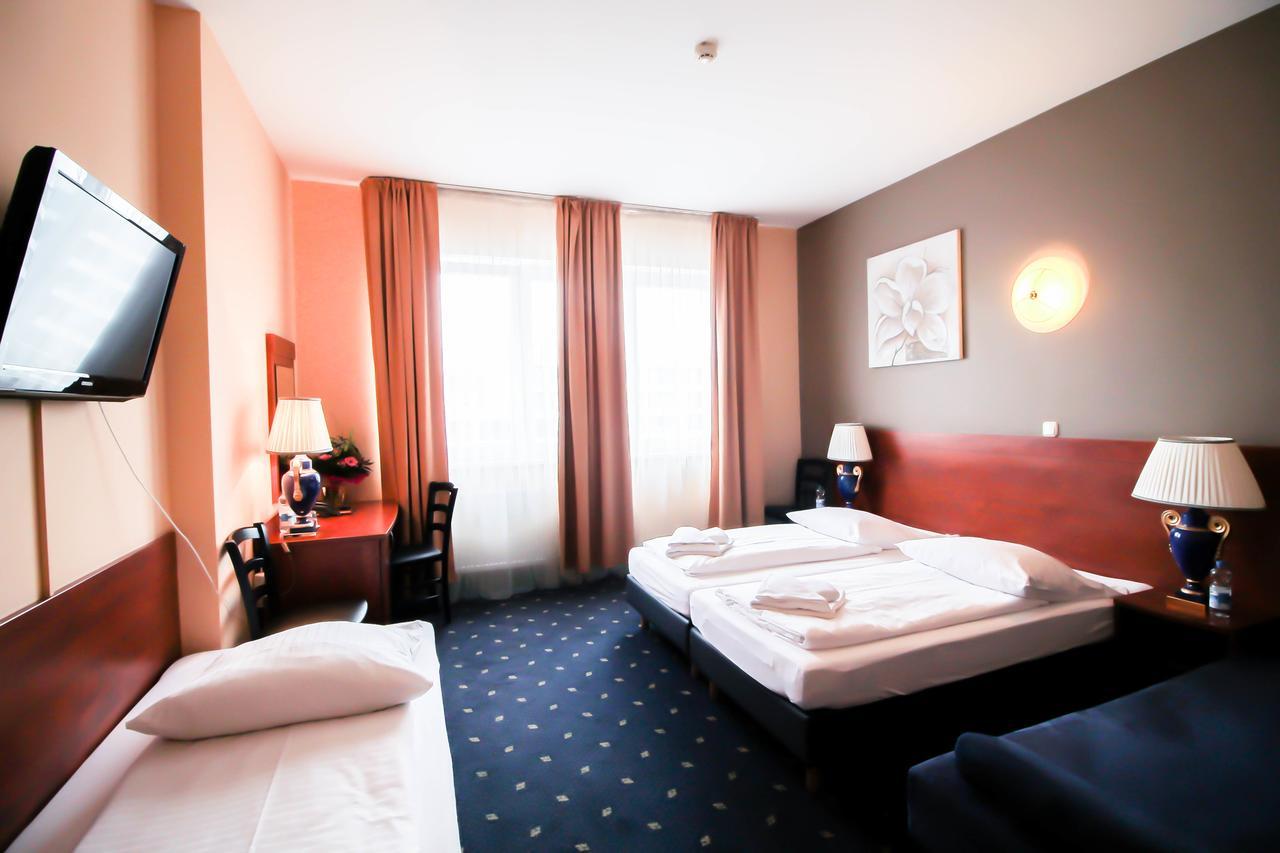 Triple Room,630351471:JPEG