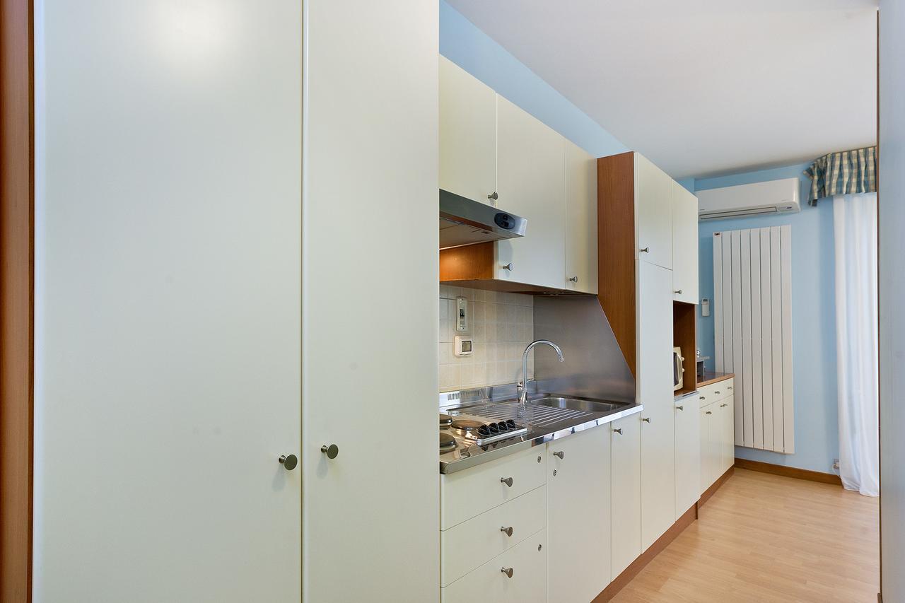 Dieses Apartment bietet 2 Schlafzimmer, Meerblick und einen Balkon.