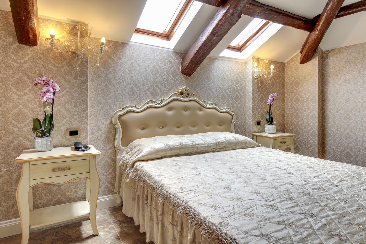 King Room with Spa Bath - Attic