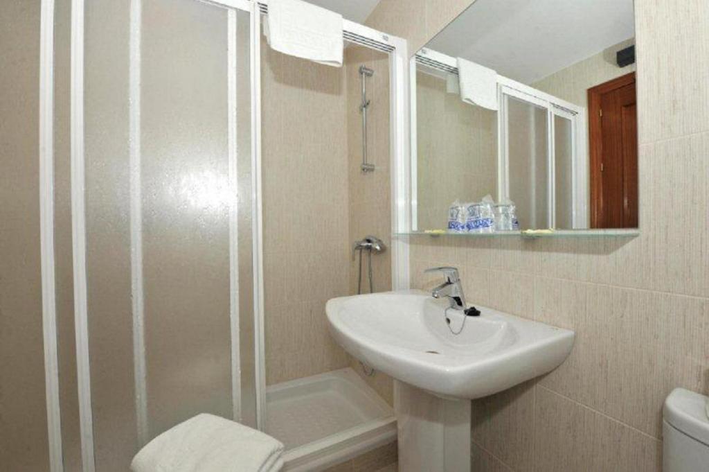 Double or Twin Room with Sea View
