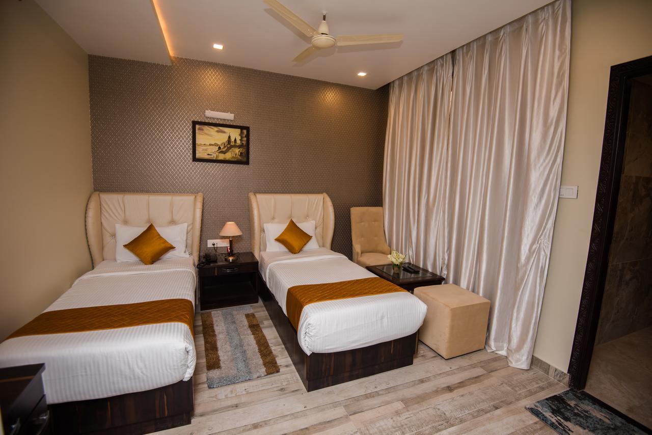 Superior Double or Twin Room Garden View Evening Aarti Boat Ride INR 500 Per Person,631128639:JPEG