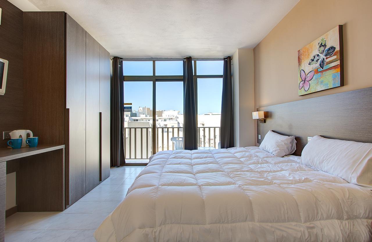 Double or Twin Room Partial Sea View,631363743:JPEG