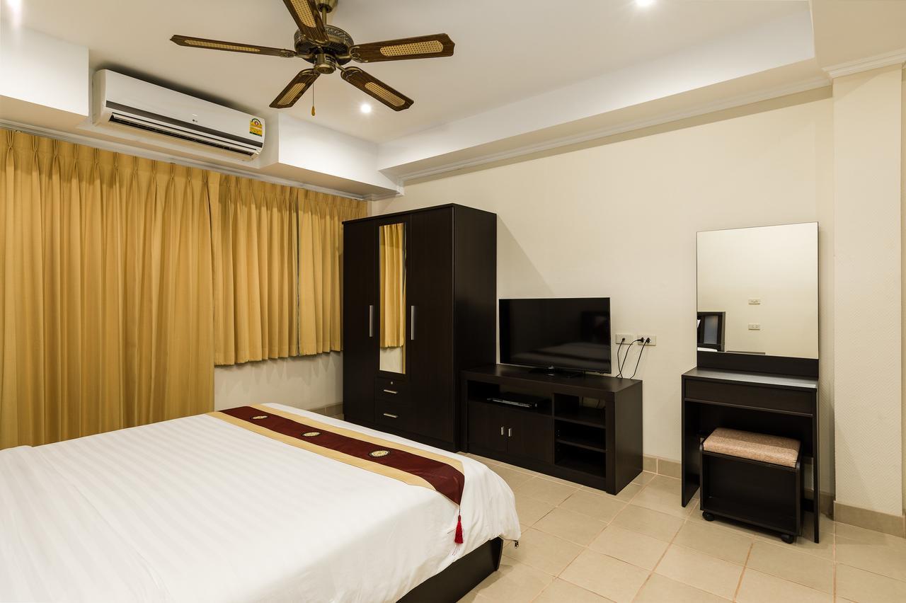 King Apartment with Small Balcony