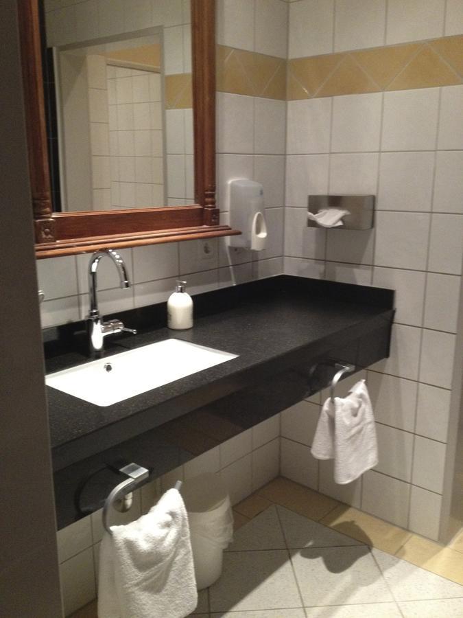 Large Single Room,631636704:JPEG