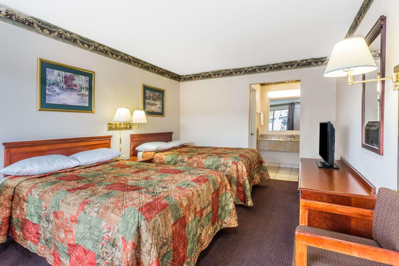 Standard Double Room with Two Double Beds - Smoking