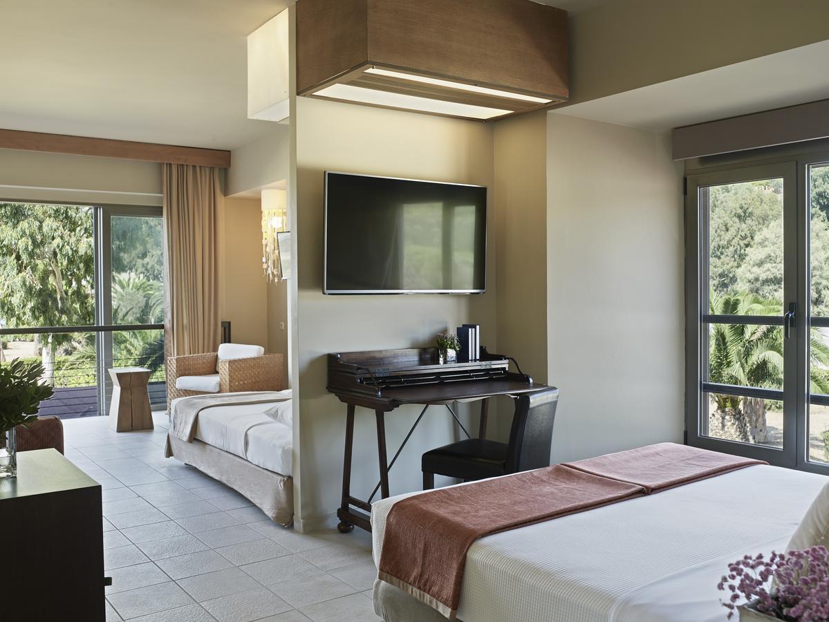 Deluxe Family Room