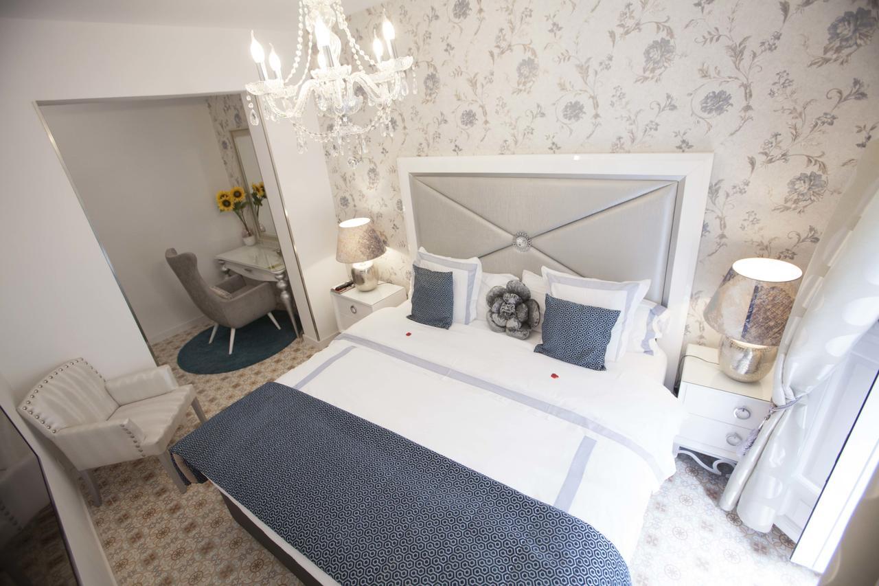 Deluxe King Suite