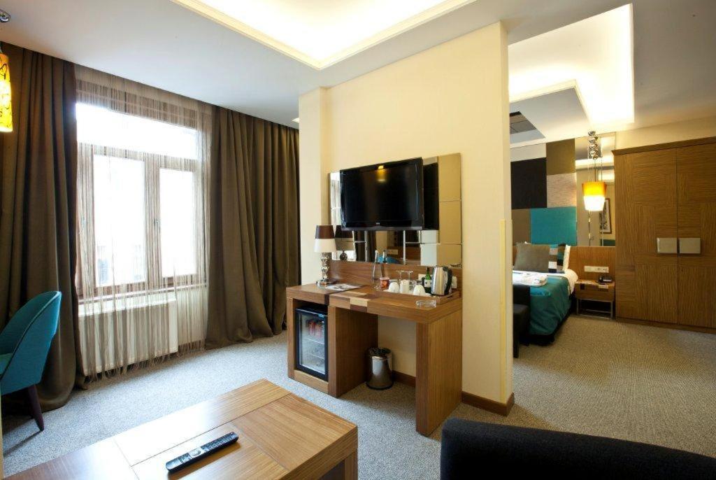 Corner Suite