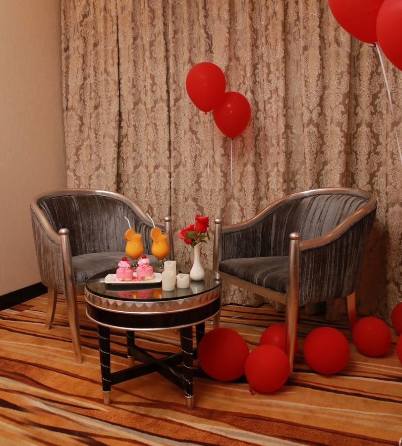 Honeymoon Suite