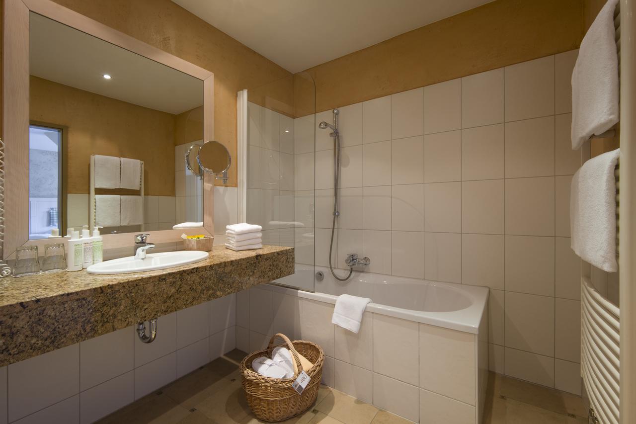 Family Suite (2 Adults + 2 Children)