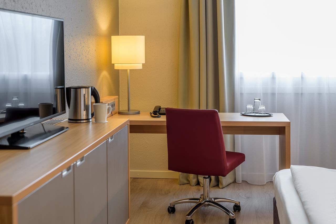 Standard Room With 2 Single Beds And 1 Sofa