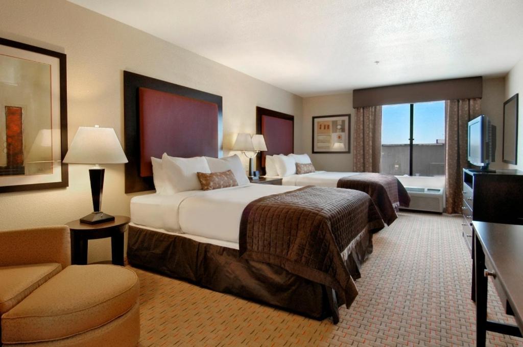 Queen Room Two Queen Beds Non-Smoking