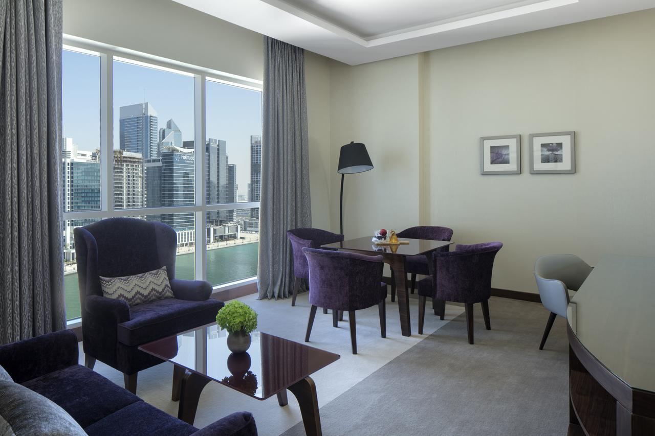 Suite Downtown View Lounge Access
