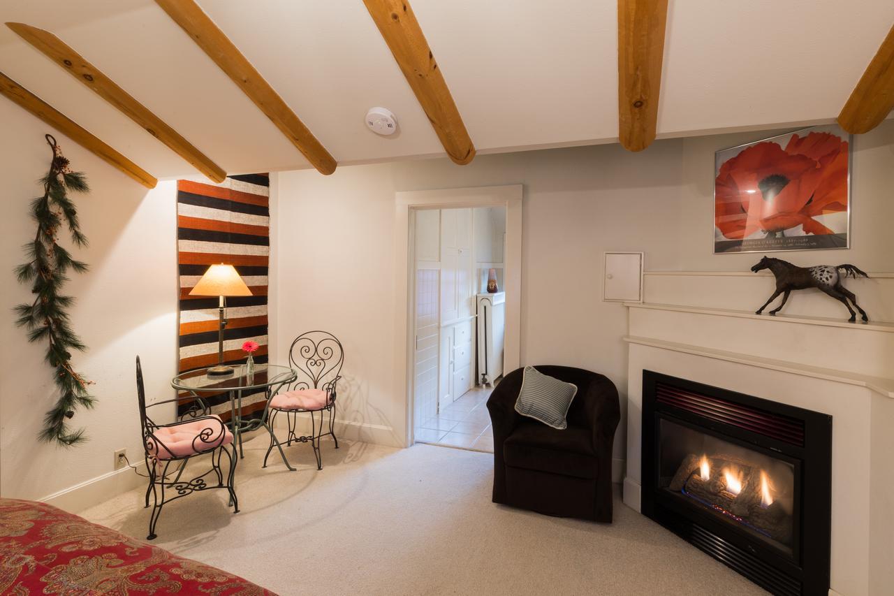 Deluxe Double Room with Bath