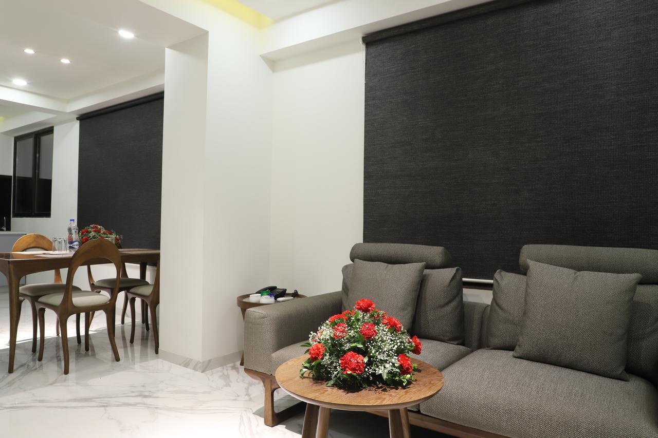 Presidential Suite - With Kitchenette