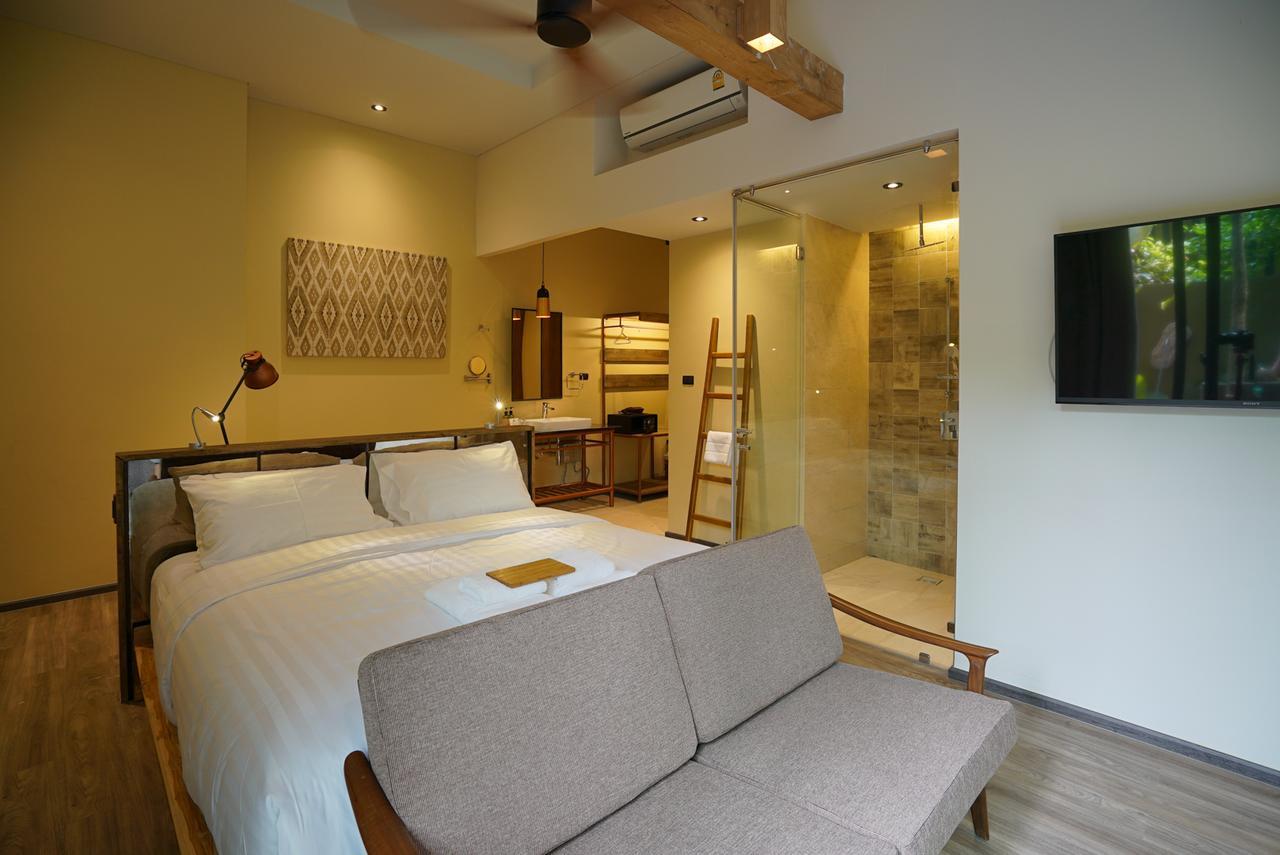 Studio Suite,633690690:JPEG