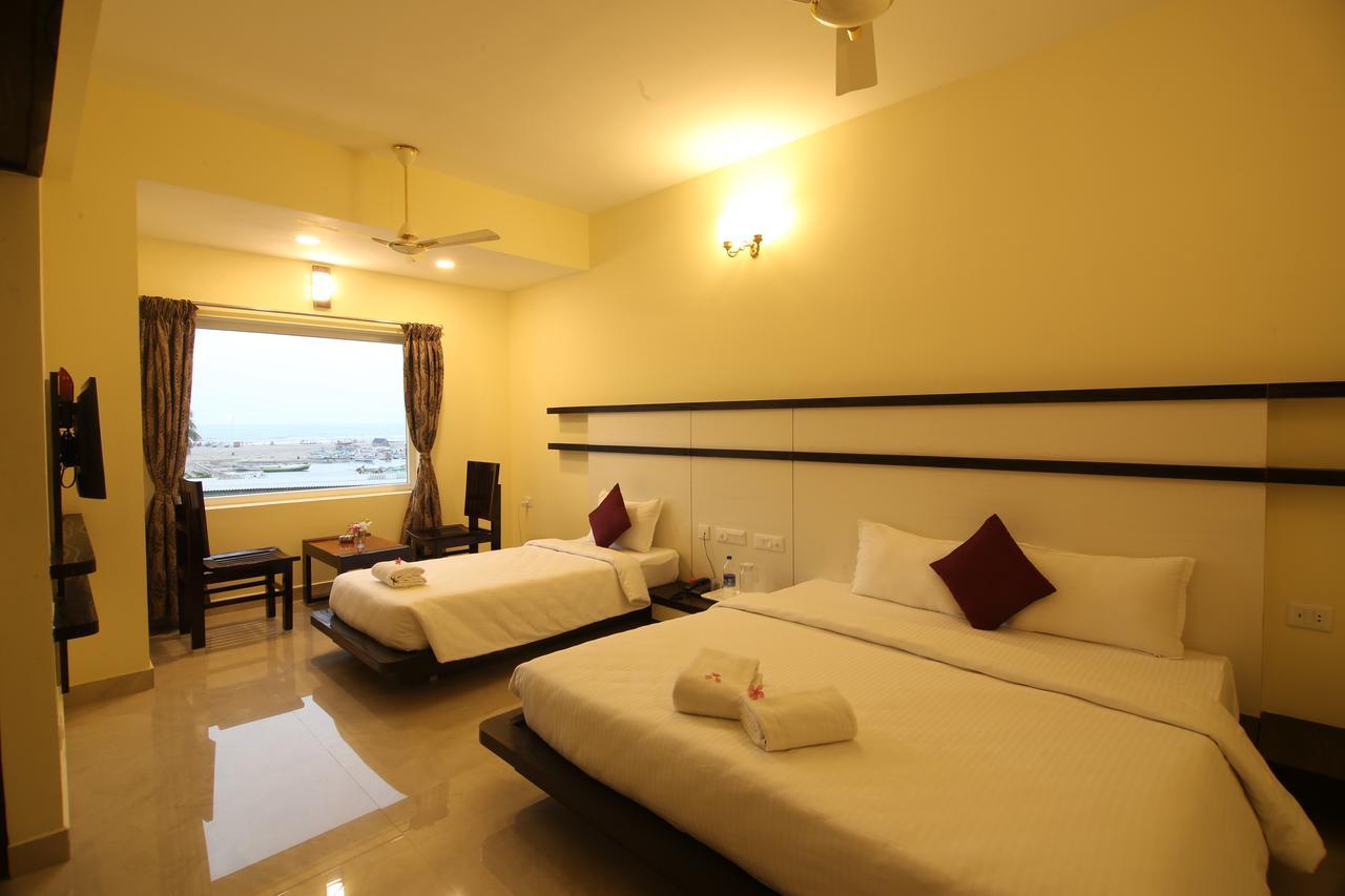 Standard Triple Room with Sea View