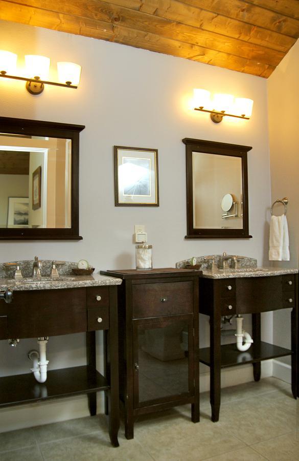 Deluxe Suite with Spa Bath