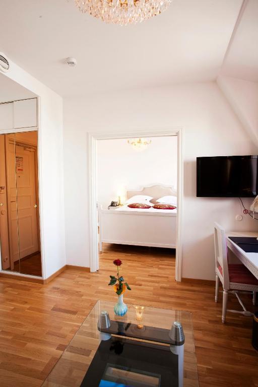 Deluxe Family Room,195424555:JPEG