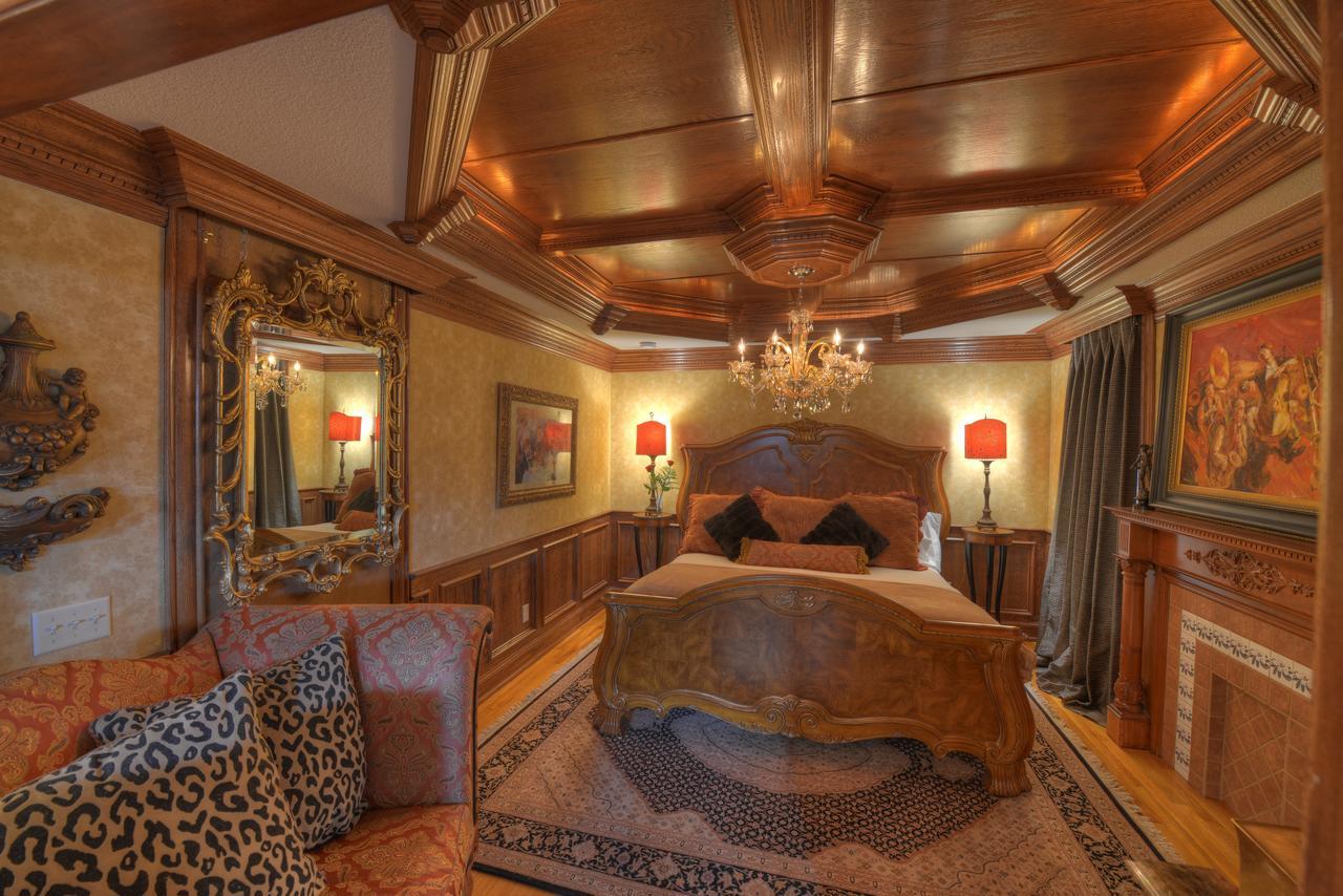 Deluxe King Suite with Spa Bath