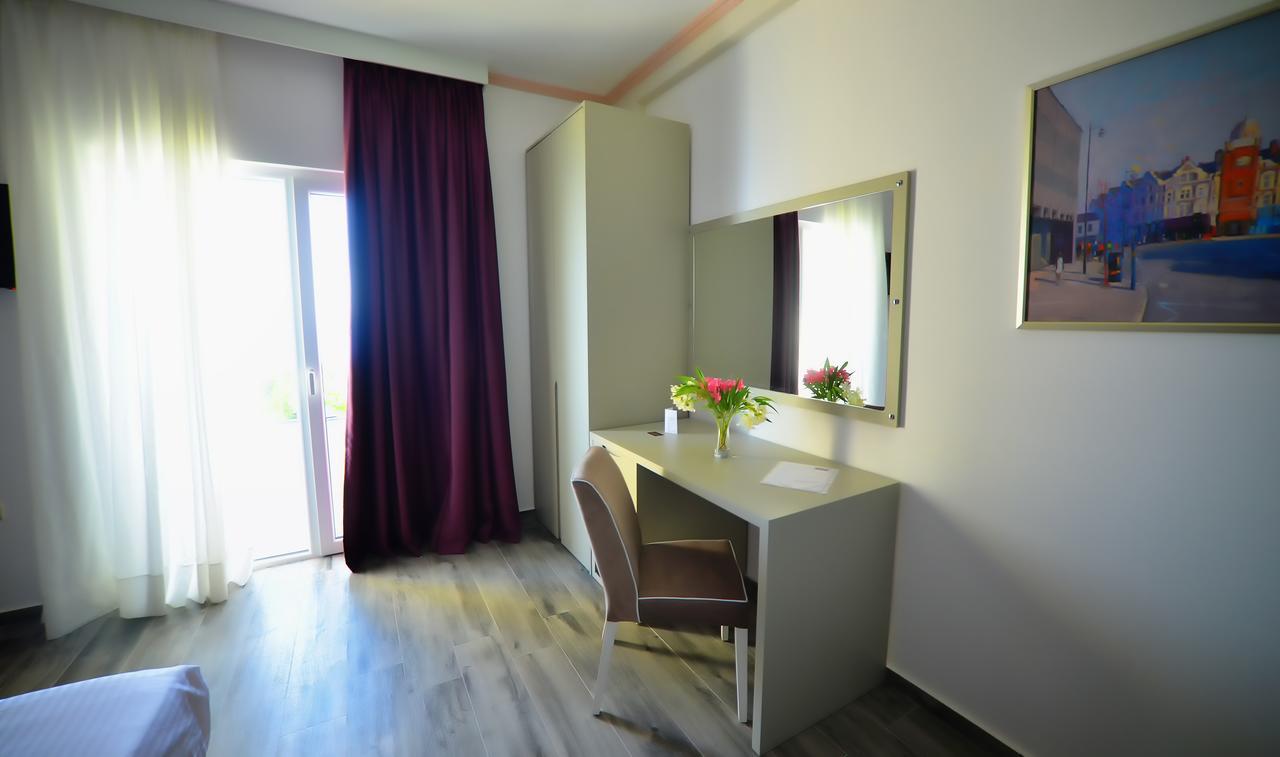 Corner Double Room with Sea View
