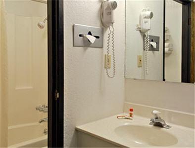 Queen Room - Non-Smoking