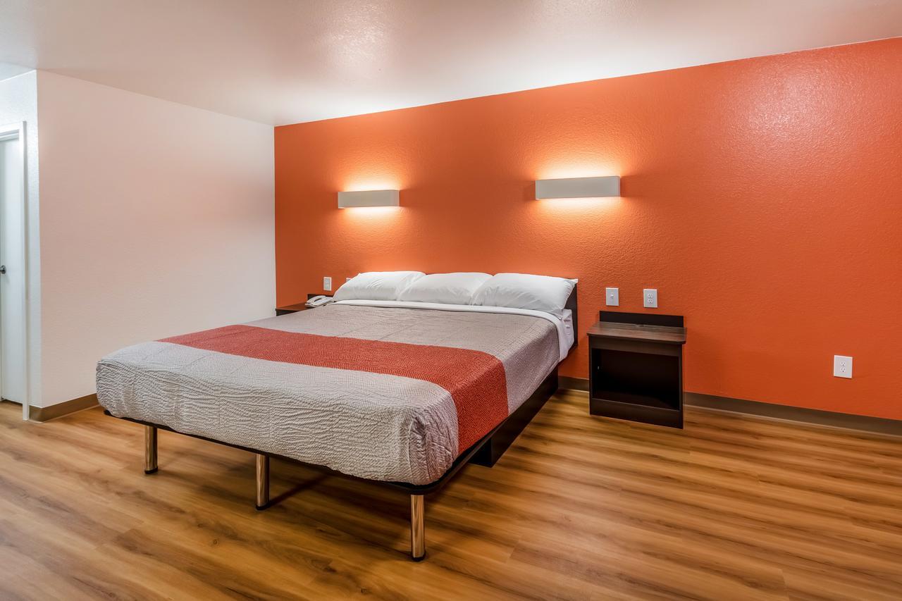 King Room - Non-Smoking