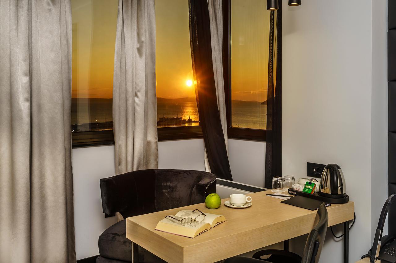 Deluxe Double Room with Sea View,636233454:JPEG