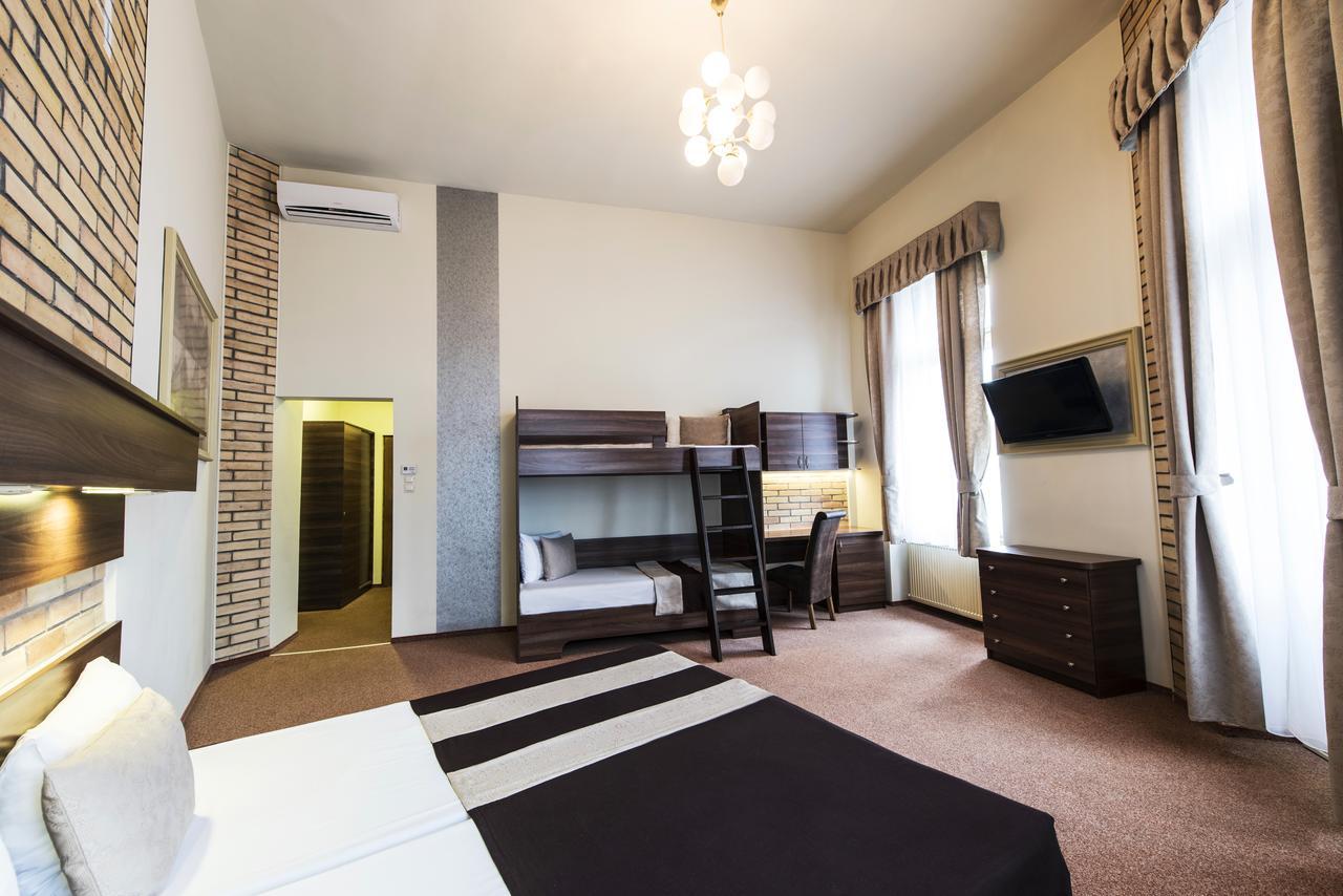 Quadruple Room,636547053:JPEG