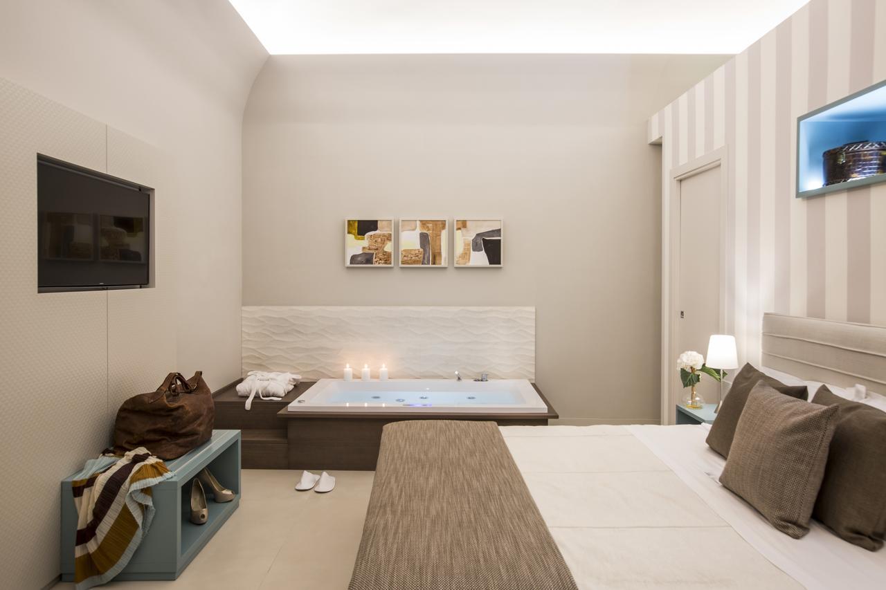 Deluxe Suite with Spa Bath