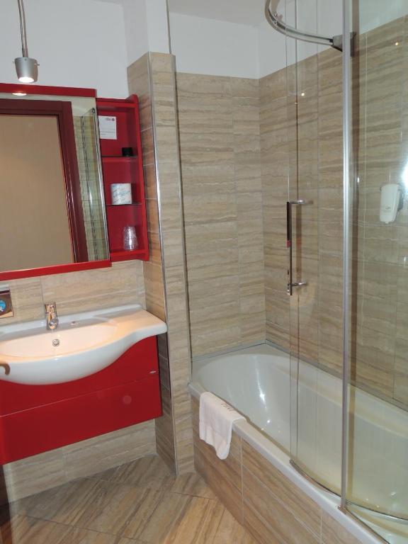 Twin Room with Extra Bed