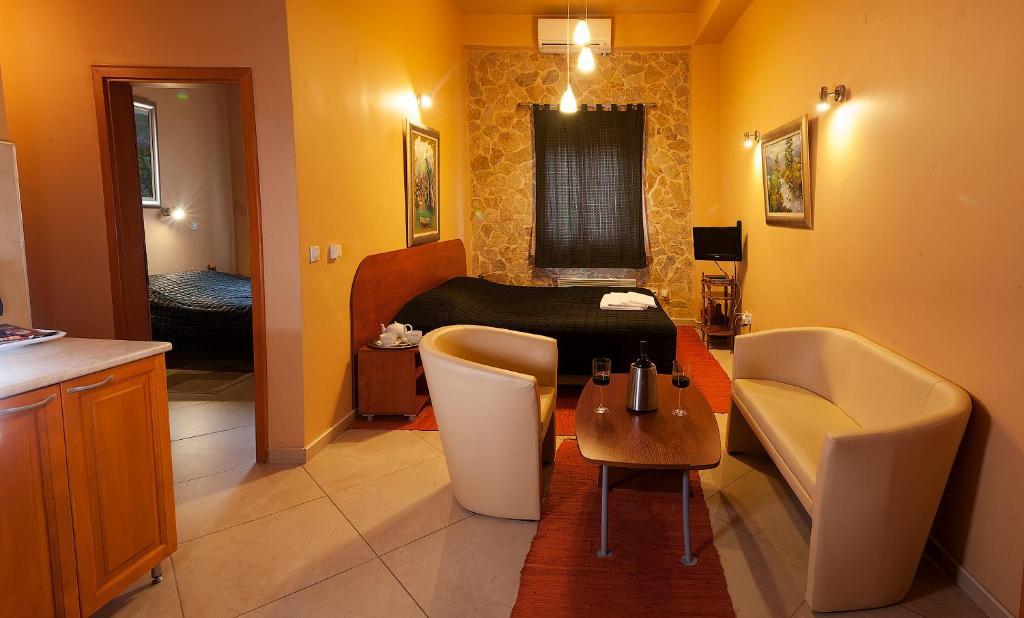 One-Bedroom Apartment (2 Adults + 1 Child),464444280:JPEG