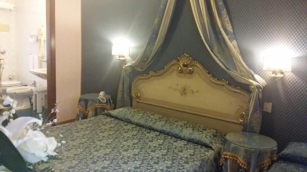 Double or Twin Room with Canal View,279290409:JPEG