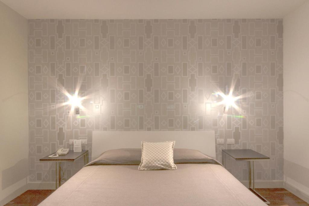 Double Room (1 Adult)