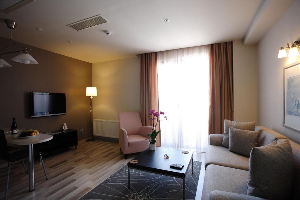 King Suite,1209882253:JPEG