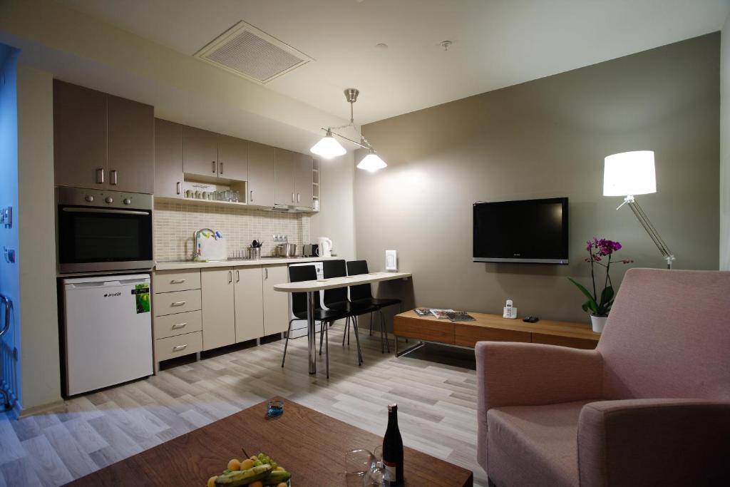 Executive Suite,1209882253:JPEG