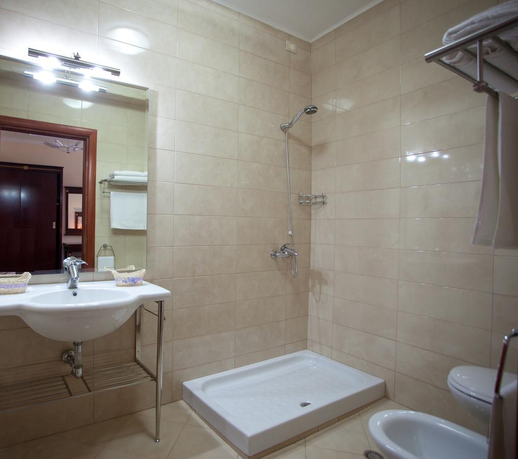 Deluxe Double Room,639304617:JPEG