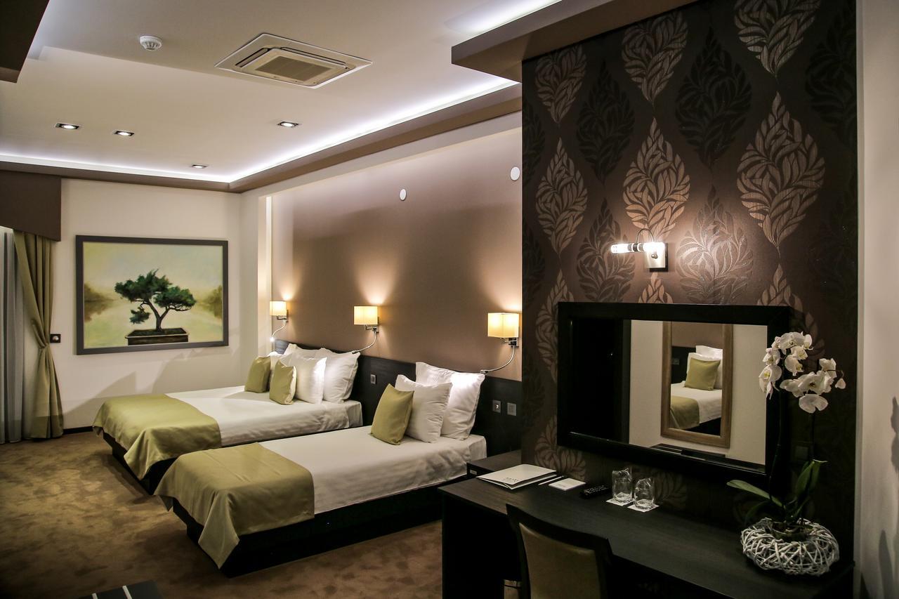 Family Room,639402759:JPEG