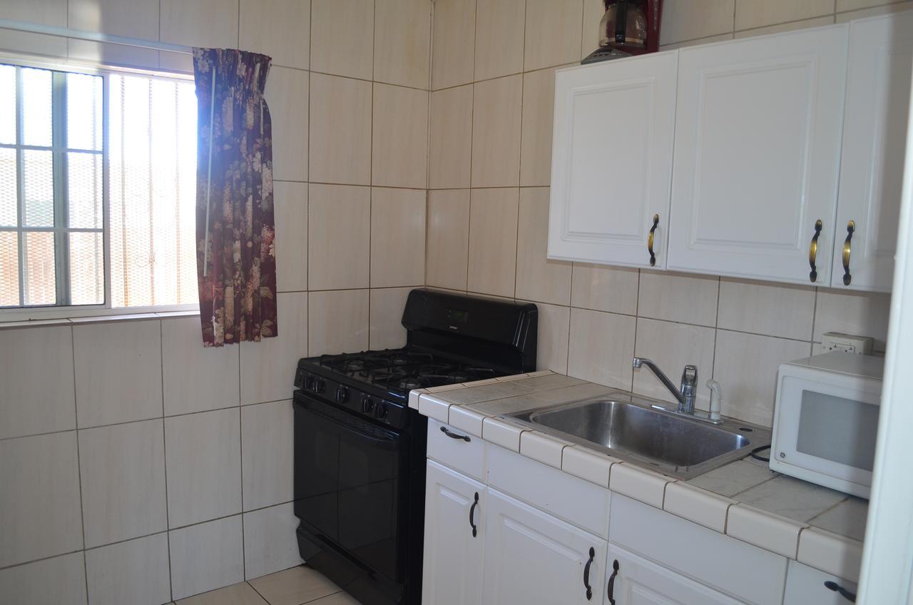 Deluxe King Room with Kitchenette - Nonsmoking