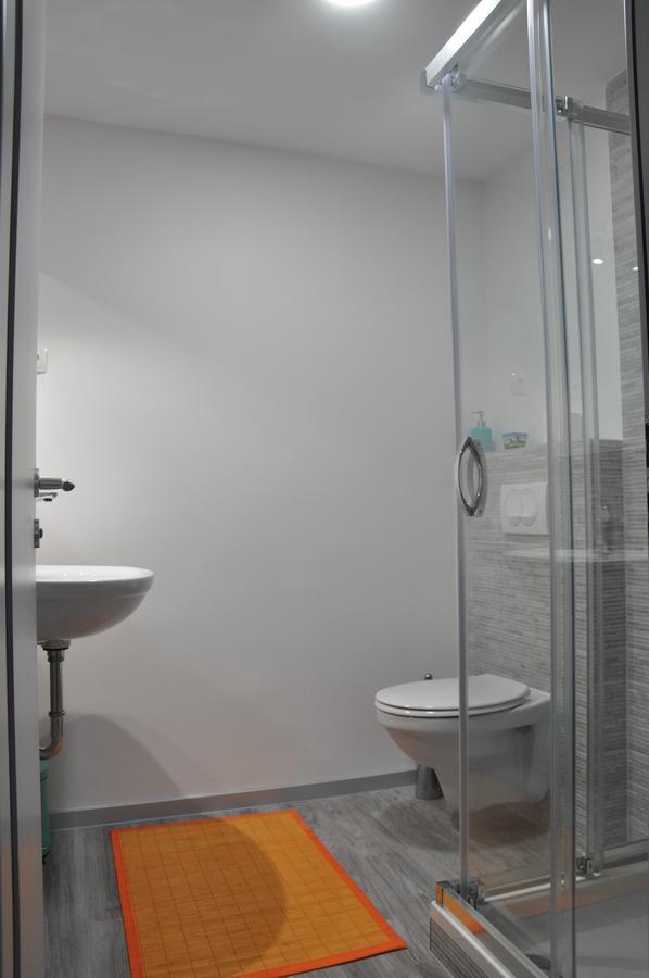 Single Room,639471705:JPEG