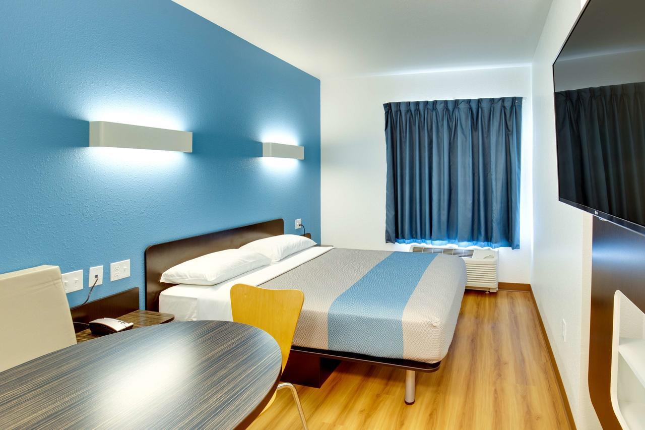 Queen Room - Disability Access - Non-Smoking