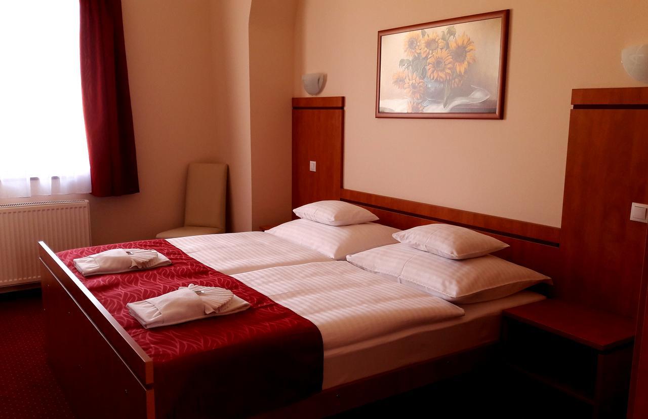 One-Bedroom Apartment,639678393:JPEG