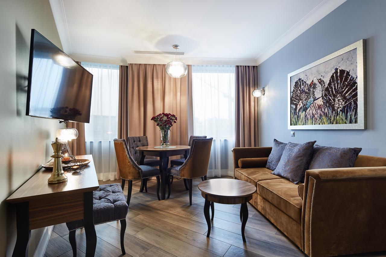 Luxury Deluxe One-Bedroom Apartment