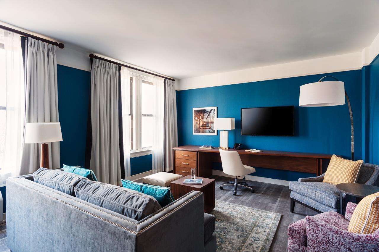 Roomy King Suite,639845433:JPEG